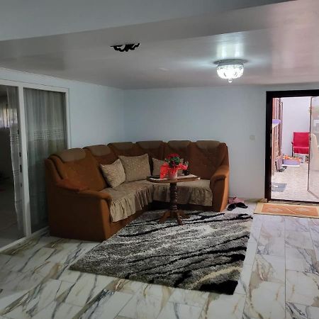 Apartament Cu Terasa Si Gratar Apartment Satu Mare Exterior foto
